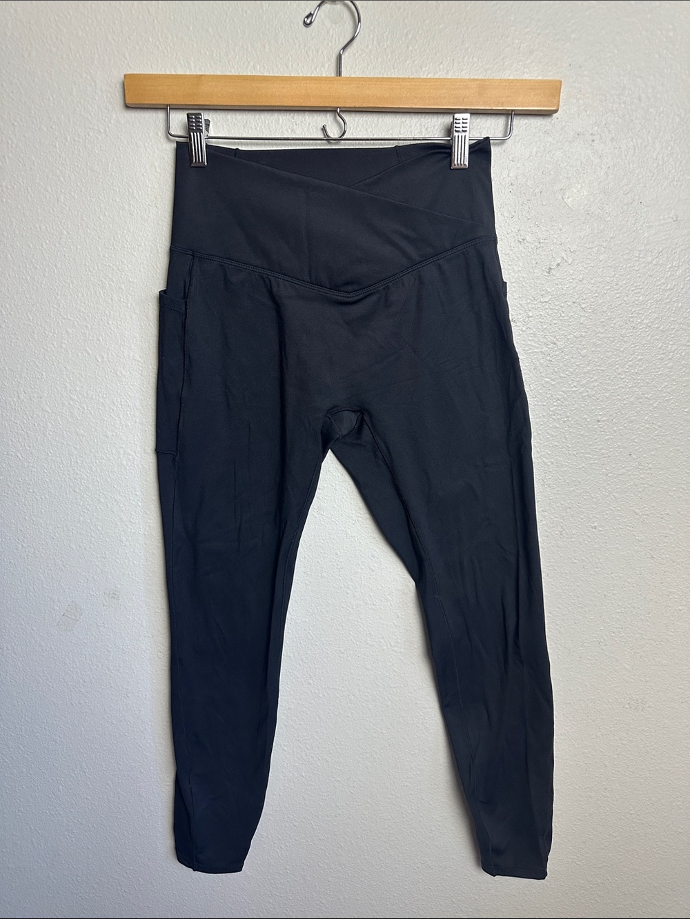 Black criss cross waist Leggings with Side Pocket